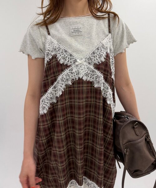 w closet(ダブルクローゼット)の「イレヘムチェックミニキャミワンピース(ワンピース・レディース・ブルー/ボルドー・FREE)」の13枚目の写真