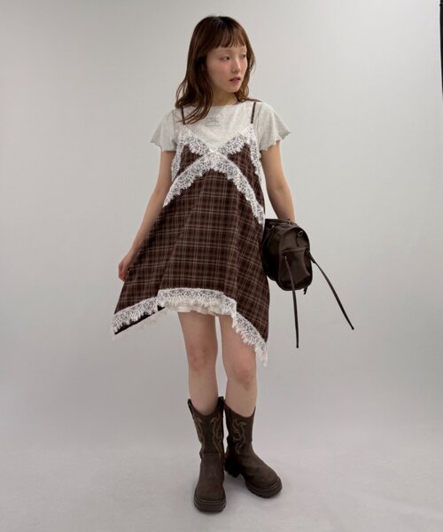 w closet(ダブルクローゼット)の「イレヘムチェックミニキャミワンピース(ワンピース・レディース・ブルー/ボルドー・FREE)」の15枚目の写真