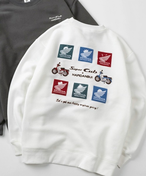 sanrio(サンリオ)の「【71】【HONDA/ホンダ】×【Sanrio/サンリオ】「スーパーカブ」「クロミ」コラボ 裏起毛スウェット フラッグ クロミ 刺繍&スリーブチェッカー柄//ウイングBOXバックプリントユニセックス/レディース/メンズ(スウェット・レディース・ホワイト/チャコールグレー/ホワイト系/ブラック・M/XL/L)」の3枚目の写真