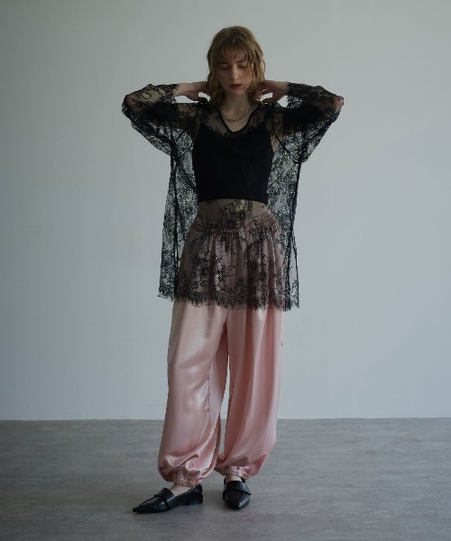 W:Huku（フーク）の「シアーレースフレアスリーブトップス / Sheer Lace Flared-Sleeve Top（シャツ/ブラウス・レディース・ブラック/ホワイト・FREE）」の4枚目の写真