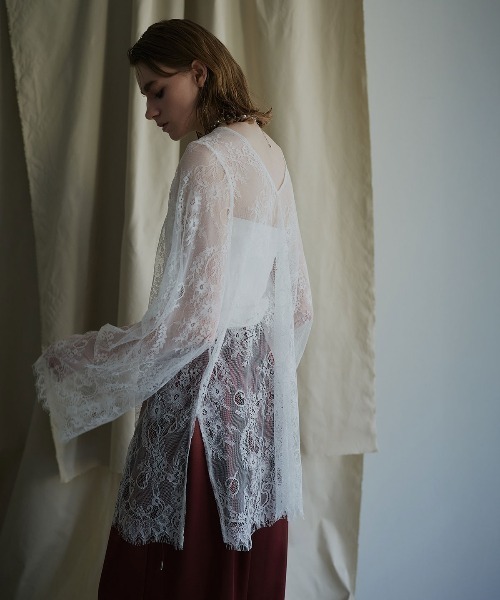 W:Huku（フーク）の「シアーレースフレアスリーブトップス / Sheer Lace Flared-Sleeve Top（シャツ/ブラウス・レディース・ブラック/ホワイト・FREE）」の7枚目の写真