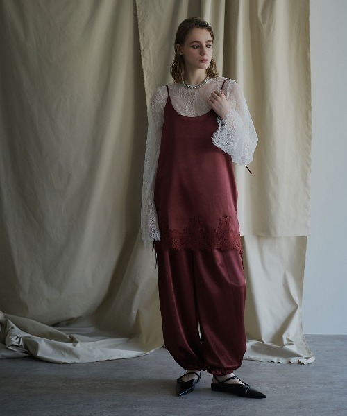 W:Huku（フーク）の「シアーレースフレアスリーブトップス / Sheer Lace Flared-Sleeve Top（シャツ/ブラウス・レディース・ブラック/ホワイト・FREE）」の8枚目の写真