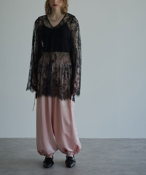 W:Huku（フーク）の「シアーレースフレアスリーブトップス / Sheer Lace Flared-Sleeve Top（シャツ/ブラウス・レディース・ブラック/ホワイト・FREE）」の9枚目の写真