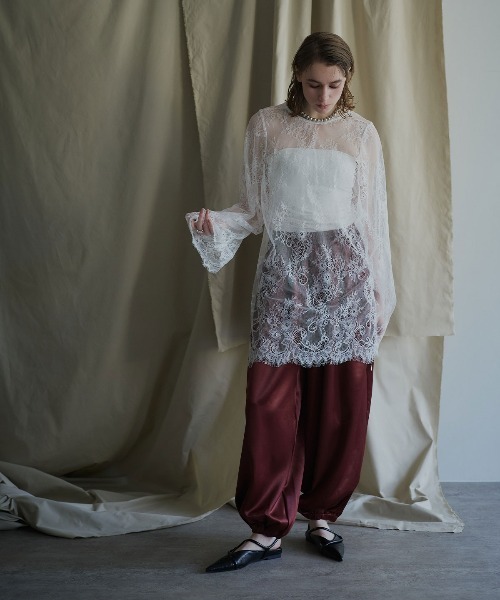 W:Huku（フーク）の「シアーレースフレアスリーブトップス / Sheer Lace Flared-Sleeve Top（シャツ/ブラウス・レディース・ブラック/ホワイト・FREE）」の12枚目の写真