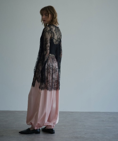 W:Huku（フーク）の「シアーレースフレアスリーブトップス / Sheer Lace Flared-Sleeve Top（シャツ/ブラウス・レディース・ブラック/ホワイト・FREE）」の13枚目の写真