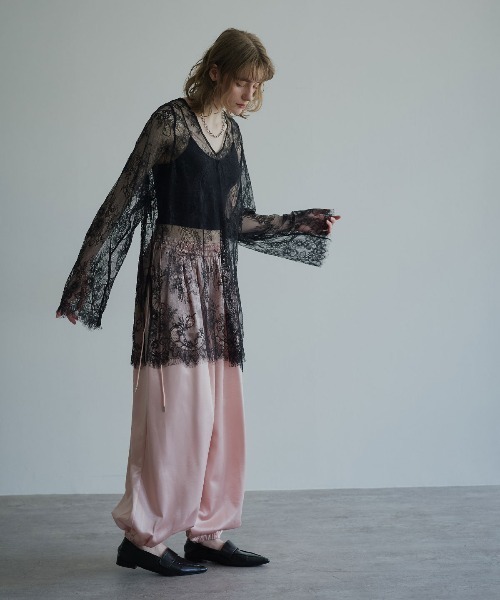 W:Huku（フーク）の「シアーレースフレアスリーブトップス / Sheer Lace Flared-Sleeve Top（シャツ/ブラウス・レディース・ブラック/ホワイト・FREE）」の19枚目の写真