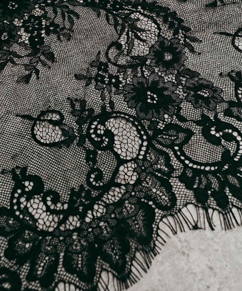 W:Huku（フーク）の「シアーレースフレアスリーブトップス / Sheer Lace Flared-Sleeve Top（シャツ/ブラウス・レディース・ブラック/ホワイト・FREE）」の22枚目の写真