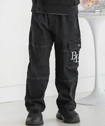 BeBe Petits Pois Vert（ベベプチポワヴェール）の「【店舗限定】カーゴ刺しゅうストレッチデニムパンツ(95~160cm)（デニムパンツ）」