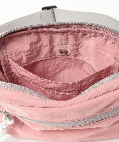 BAYFLOW(ベイフロー)の「パッカブルウエストポーチ(ショルダーバッグ・レディース・ライトブルー/ブラック/ピンク・FREE)」の5枚目の写真
