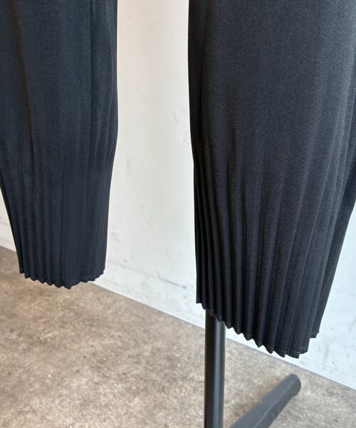 Jena espace merveilleux（ジェナ　エスパスメルヴェイユ）の「裾プリーツジョガーパンツ（その他パンツ・レディース・ブラック/ブラウン/グレー・FREE）」の6枚目の写真