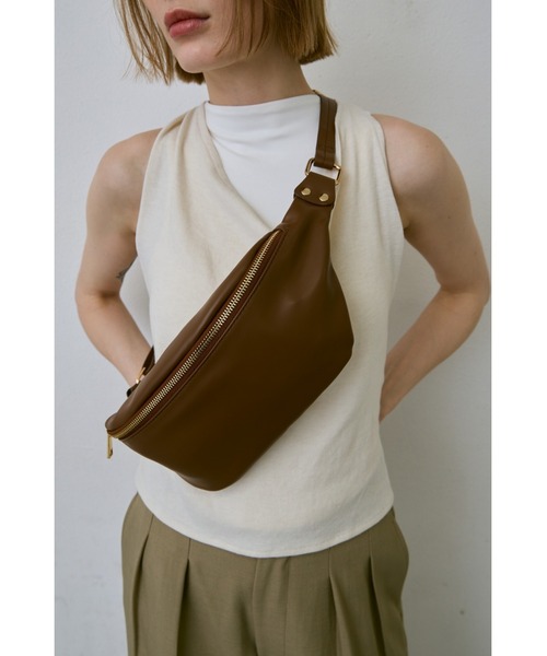 un/neu（アンノイ）の「シンプルスリングボディバッグ / フェイクレザーシンプルボディバッグ / ミニペットボトル収納可能（ボディバッグ/ウエストポーチ・レディース・ブラック/ブラウン/アイボリー・FREE）」の3枚目の写真