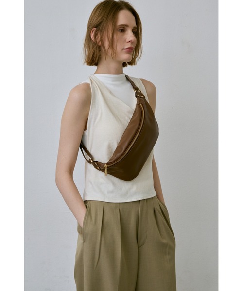 un/neu（アンノイ）の「シンプルスリングボディバッグ / フェイクレザーシンプルボディバッグ / ミニペットボトル収納可能（ボディバッグ/ウエストポーチ・レディース・ブラック/ブラウン/アイボリー・FREE）」の18枚目の写真