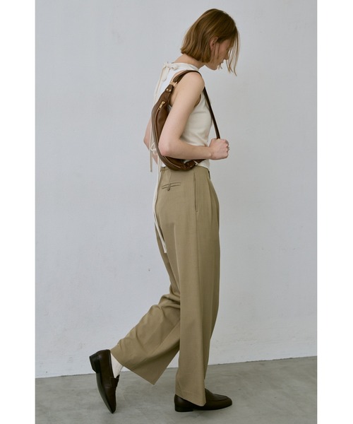 un/neu（アンノイ）の「シンプルスリングボディバッグ / フェイクレザーシンプルボディバッグ / ミニペットボトル収納可能（ボディバッグ/ウエストポーチ・レディース・ブラック/ブラウン/アイボリー・FREE）」の11枚目の写真