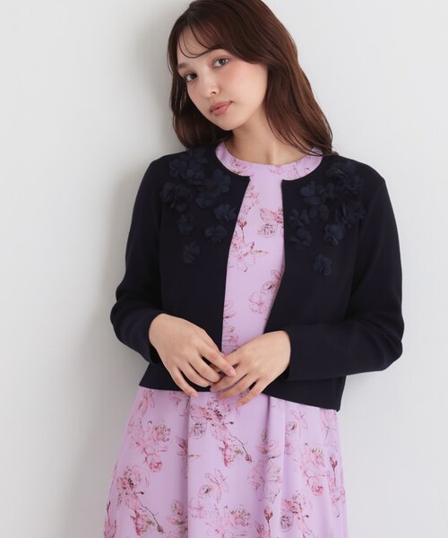Sunauna(スーナウーナ)の「【手洗い可】花モチーフ付カーディガン(カーディガン/ボレロ・レディース・ネイビー/オフホワイト/パープル・34/38/40)」の2枚目の写真