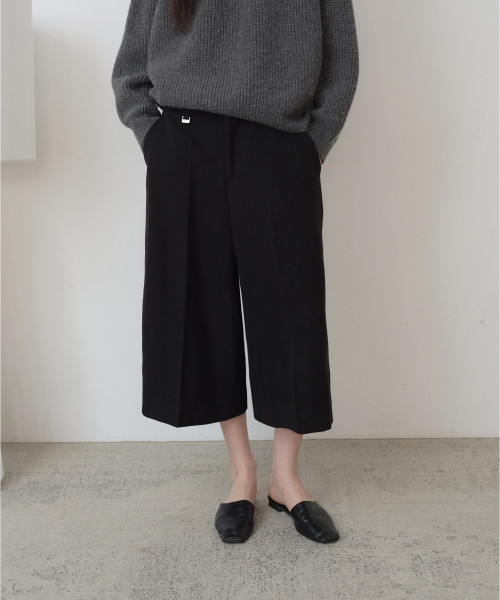 FROMWHERE(フロムウェア)の「ツイル バミューダパンツ ブラック(その他パンツ・レディース・その他・SMALL/MEDIUM)」の1枚目の写真