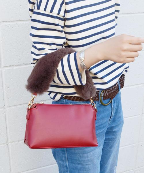 Khaju(カージュ)の「Khaju:フェイクファーミニバッグ◇(ショルダーバッグ・レディース・キャメル/レッド/ブラック・ONE SIZE)」の3枚目の写真