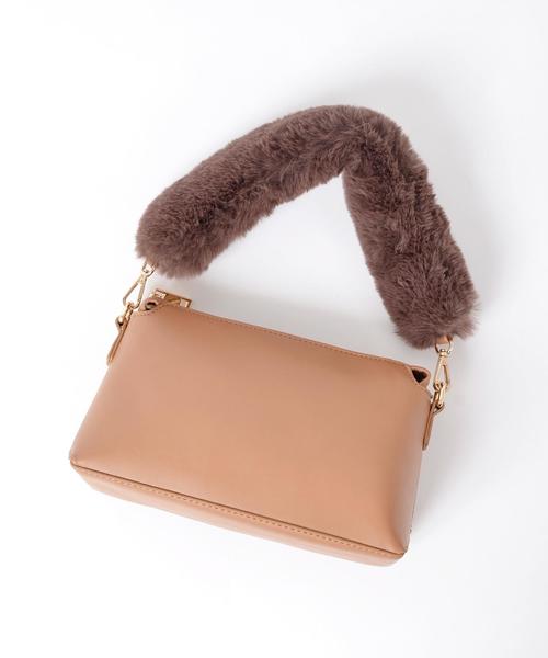 Khaju(カージュ)の「Khaju:フェイクファーミニバッグ◇(ショルダーバッグ・レディース・キャメル/レッド/ブラック・ONE SIZE)」の12枚目の写真