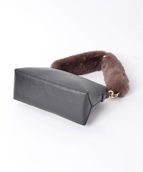 Khaju(カージュ)の「Khaju:フェイクファーミニバッグ◇(ショルダーバッグ・レディース・キャメル/レッド/ブラック・ONE SIZE)」の6枚目の写真