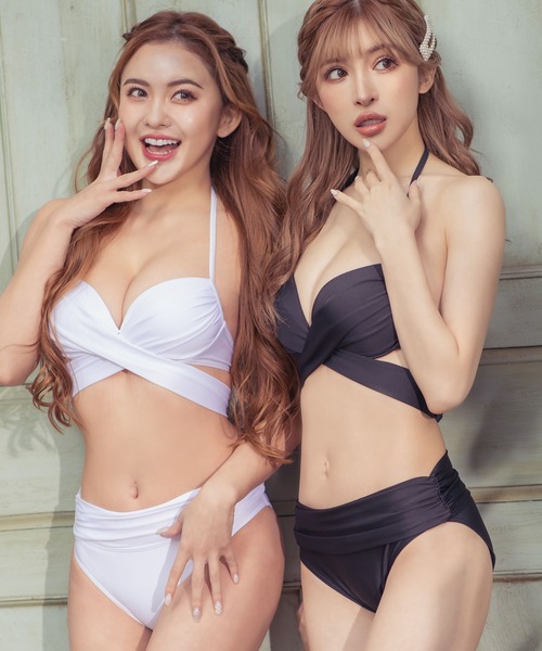Tika（ティカ）の「ビキニ 盛れる ホルターネック シンプル 水着