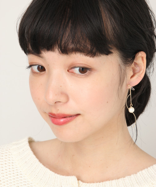 LOWRYS FARM（ローリーズファーム）の「２ＷＡＹデザインオメガイヤリング　816063（イヤリング・レディース・ブラウン/グレー/オフホワイト・FREE）」の2枚目の写真