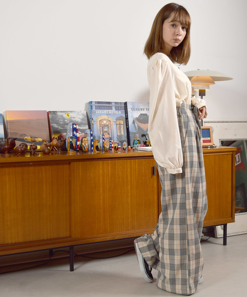 w closet（ダブルクローゼット）の「前ボタンスクエアネック長袖ブラウス_（シャツ/ブラウス・レディース・キナリ/オレンジ/ブラウン/ベージュ/コーラルピンク・FREE）」の16枚目の写真