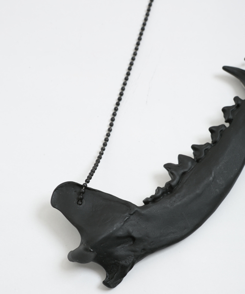 i（アイ）の「恐竜骨ネックレス（ネックレス・レディース・ホワイト/ブラック・ﾌﾘ-）」の4枚目の写真