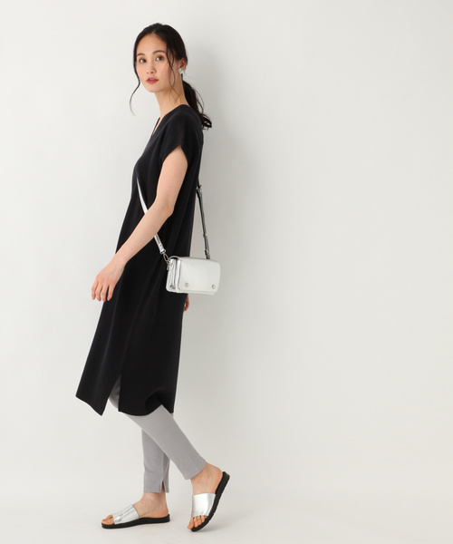 GLOBAL WORK（グローバルワーク）の「洗えるヌキエリVネックワンピ半袖/834288（ワンピース・レディース・ダークブルー/オレンジ系その他/ライトベージュ・FREE）」の6枚目の写真