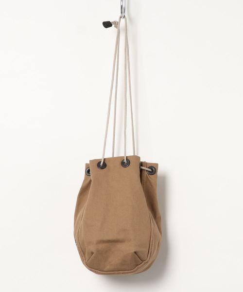 hobo(ホーボー)の「【HOBO】Cotton Twill Drawstring Bag Small(ハンドバッグ・メンズ・オリーブ/ベージュ・FREE)」の1枚目の写真
