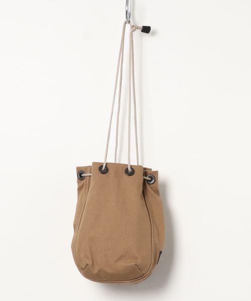 hobo(ホーボー)の「【HOBO】Cotton Twill Drawstring Bag Small(ハンドバッグ・メンズ・オリーブ/ベージュ・FREE)」の5枚目の写真