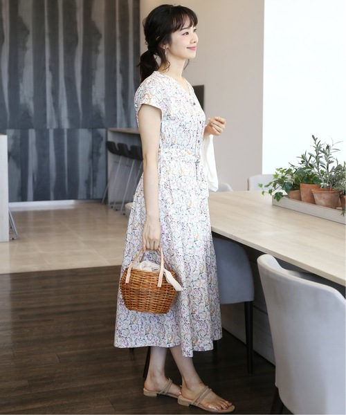 La TOTALITE(ラトータリテ)の「LIBERTY Vネックシャツワンピース【手洗い可能】◆(ワンピース・レディース・レッド/ボルドー/ピンク系その他・FREE)」の8枚目の写真