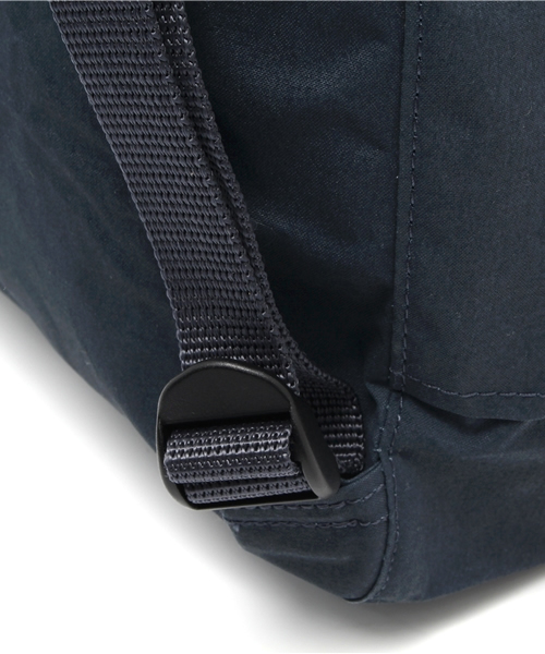 FJALL RAVEN (フェールラーベン)の「FJALLRAVEN: KANKEN(カンケンバッグ)(バックパック/リュック・メンズ・ネイビー/ブラック/オリーブ/オレンジ/ブルー/ブラウン/グリーン/レッド・ONE SIZE)」の11枚目の写真