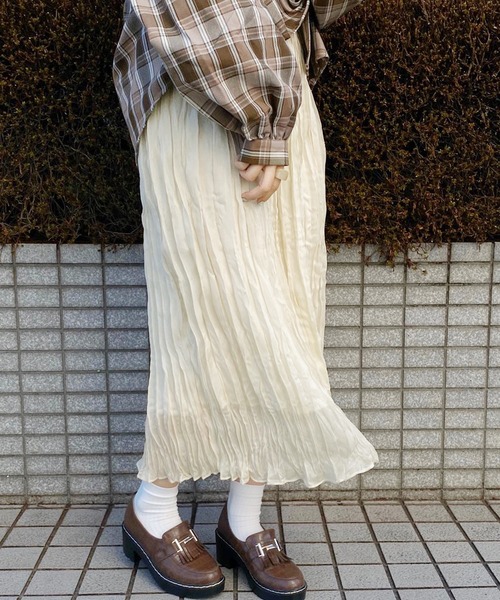 apres jour（アプレジュール）の「ラメクロスクリンクルスカート【ZOZOTOWN限定アイテム】（スカート・レディース・ライトベージュ/ライトブルー/モカ/ミント/オフホワイト/ブラック・フリー）」の4枚目の写真