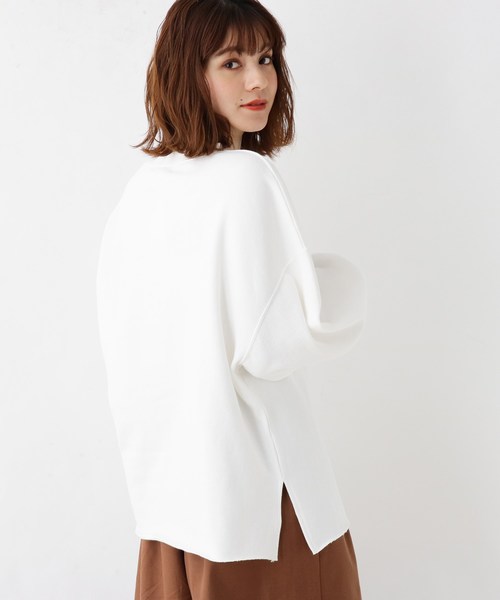 grove（グローブ）の「サイドスリット裏毛クルーネックプルオーバー（スウェット・レディース・ダークグリーン/オフホワイト/ライトベージュ・02/03）」の2枚目の写真