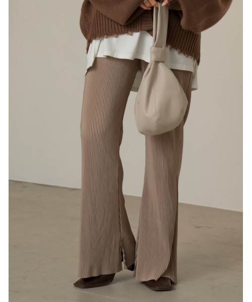 Re:EDIT(リエディ)の「楊柳マットプリーツキックフレアパンツ(その他パンツ・レディース・ブラック/パープル/ミント/ダークブルー/グレイッシュベージュ/モカ・MEDIUM/LARGE/SHORT/TALL)」の3枚目の写真