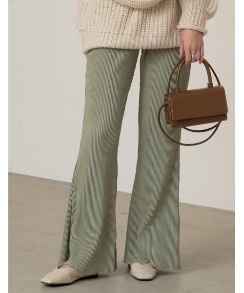 Re:EDIT(リエディ)の「楊柳マットプリーツキックフレアパンツ(その他パンツ・レディース・ブラック/パープル/ミント/ダークブルー/グレイッシュベージュ/モカ・MEDIUM/LARGE/SHORT/TALL)」の4枚目の写真