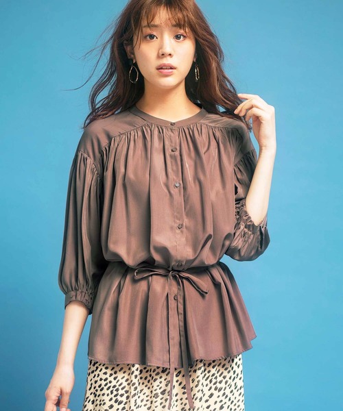 GeeRA(ジーラ)の「ギャザーデザインブラウス(シャツ/ブラウス・レディース・ドット/アイボリー/モカ・XX-LARGE/X-LARGE/MEDIUM/LARGE)」の3枚目の写真