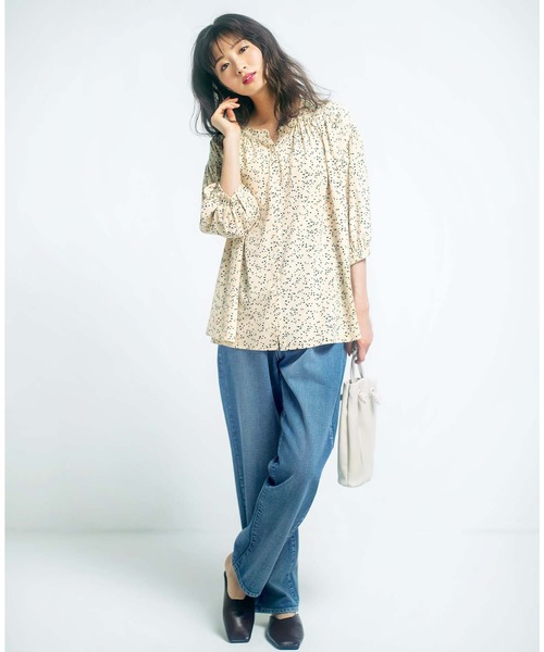 GeeRA(ジーラ)の「ギャザーデザインブラウス(シャツ/ブラウス・レディース・ドット/アイボリー/モカ・XX-LARGE/X-LARGE/MEDIUM/LARGE)」の11枚目の写真