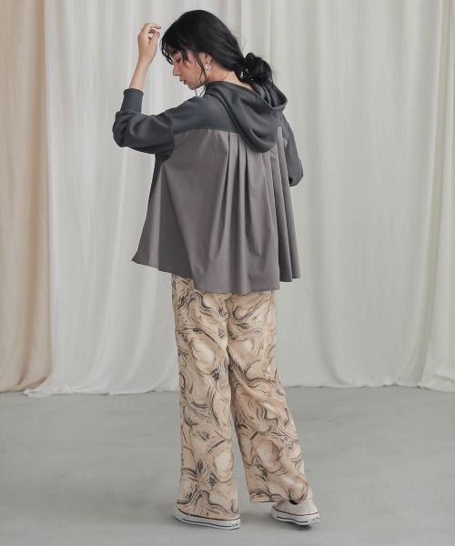 Bab（バブ）の「バックシャンパーカープルオーバー（パーカー・レディース・チャコールグレー/ブラック/ベージュ/モカ・FREE）」の11枚目の写真