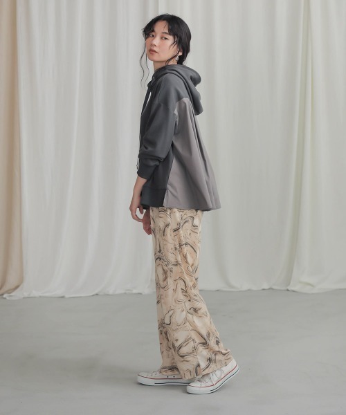 Bab（バブ）の「バックシャンパーカープルオーバー（パーカー・レディース・チャコールグレー/ブラック/ベージュ/モカ・FREE）」の16枚目の写真