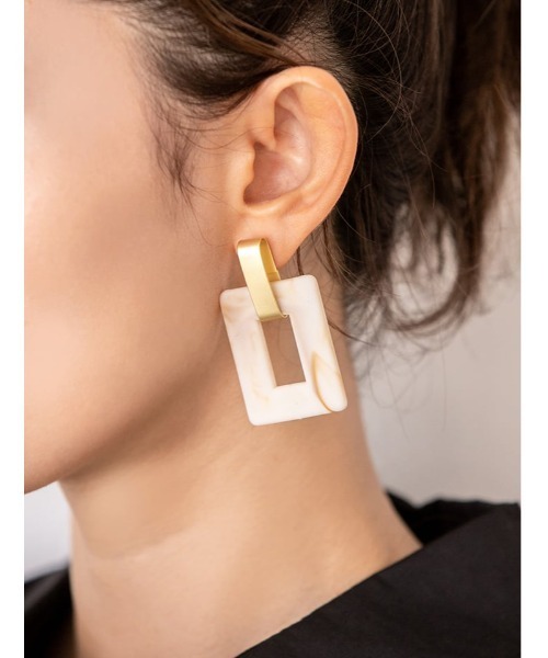 fifth（フィフス）の「マットスクエアピアス（ピアス（両耳用）・レディース・ホワイト/グレー・FREE）」の2枚目の写真