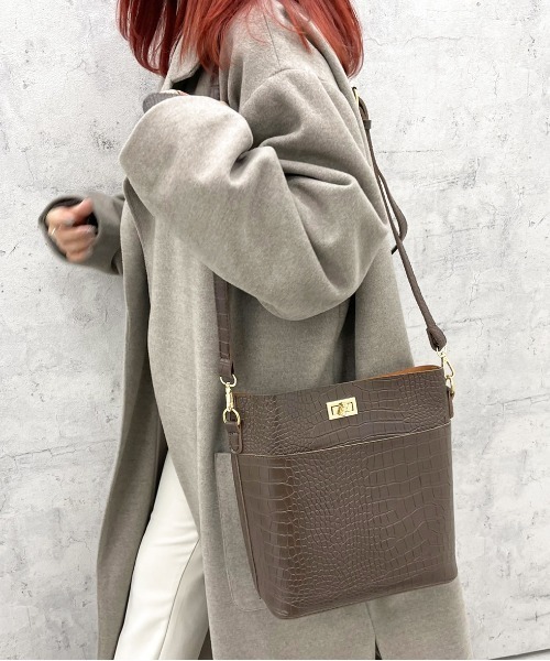 apres jour mignon（アプレジュールミニョン）の「【apresjour mignon×ARIAZ】ポーチ付き型押しショルダーバッグ（ショルダーバッグ・レディース・モカ/ダークブラウン/ブラック・ONESIZE）」の2枚目の写真