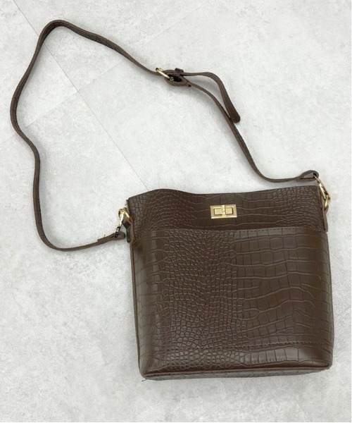 apres jour mignon（アプレジュールミニョン）の「【apresjour mignon×ARIAZ】ポーチ付き型押しショルダーバッグ（ショルダーバッグ・レディース・モカ/ダークブラウン/ブラック・ONESIZE）」の5枚目の写真