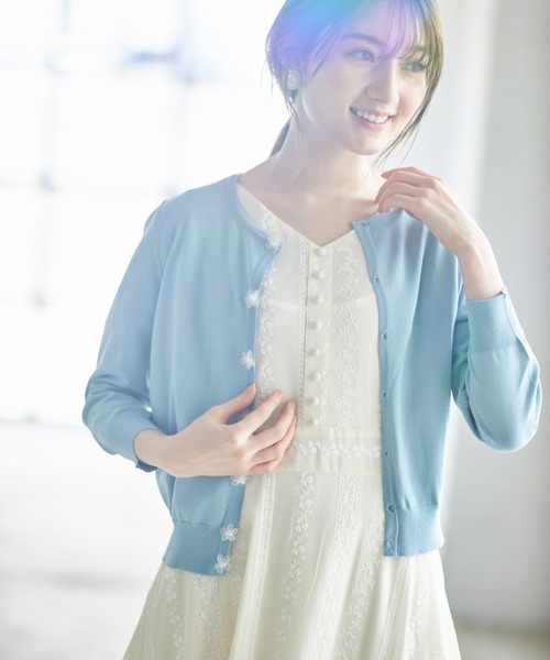 tocco closet（トッコ　クローゼット）の「パール付きオーガンジーフラワーモチーフ装飾七分袖カーディガン（カーディガン/ボレロ・レディース・ブルー/オフホワイト/ピンク/レモンイエロー・M）」の8枚目の写真