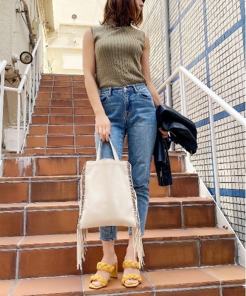 Ms.yuu by Nothing And Others(ミスユーバイナッシングアンドアザーズ)の「【Msyuu/ミスユー】 Fringe Suede Tote Bag / フリンジスエードトートバッグ(トートバッグ・レディース・ベージュ/グレー・FREE)」の4枚目の写真