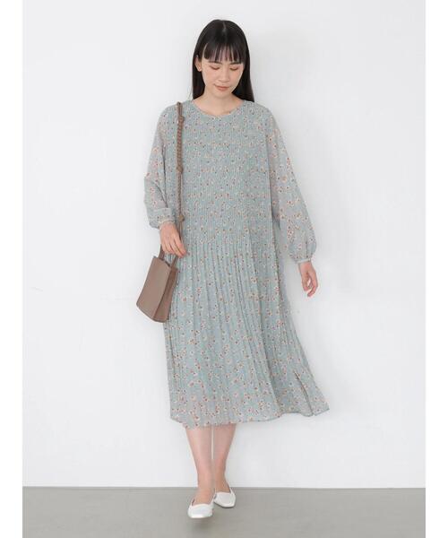 AMERICAN HOLIC（アメリカンホリック）の「花柄プリーツワンピース（ワンピース・レディース・サックスブルー/その他14・FREE）」の2枚目の写真