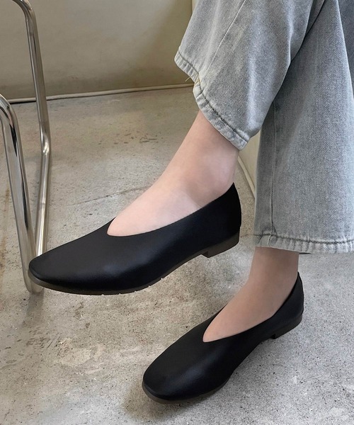 shopnikoniko(ショップニコニコ)の「スクエアトゥフラットパンプス(パンプス・レディース・ベージュ/ブラック/キャメル・S/M/L/LL)」の2枚目の写真