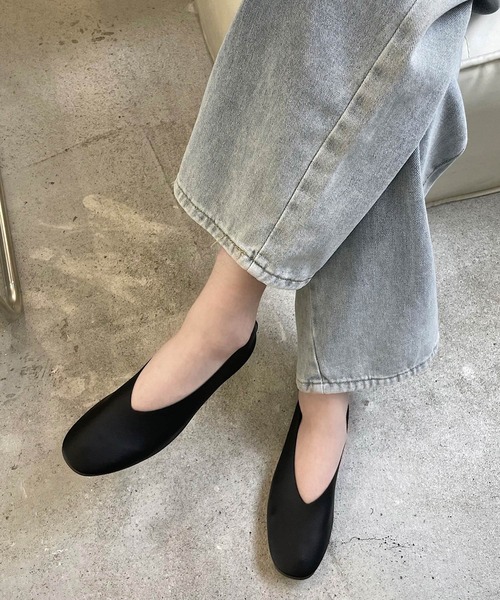 shopnikoniko(ショップニコニコ)の「スクエアトゥフラットパンプス(パンプス・レディース・ベージュ/ブラック/キャメル・S/M/L/LL)」の13枚目の写真