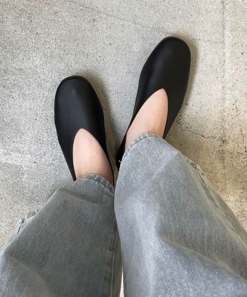 shopnikoniko(ショップニコニコ)の「スクエアトゥフラットパンプス(パンプス・レディース・ベージュ/ブラック/キャメル・S/M/L/LL)」の15枚目の写真