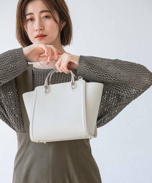 A part by(アパートバイ)の「メタルハンドルミドルバッグ 959523(ショルダーバッグ・レディース・ブラック/アイボリー・FREE)」の1枚目の写真