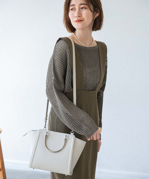 A part by(アパートバイ)の「メタルハンドルミドルバッグ 959523(ショルダーバッグ・レディース・ブラック/アイボリー・FREE)」の3枚目の写真